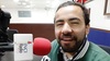 Fotografía: Carlos Quintero hablando al micrófono de INCI Radio